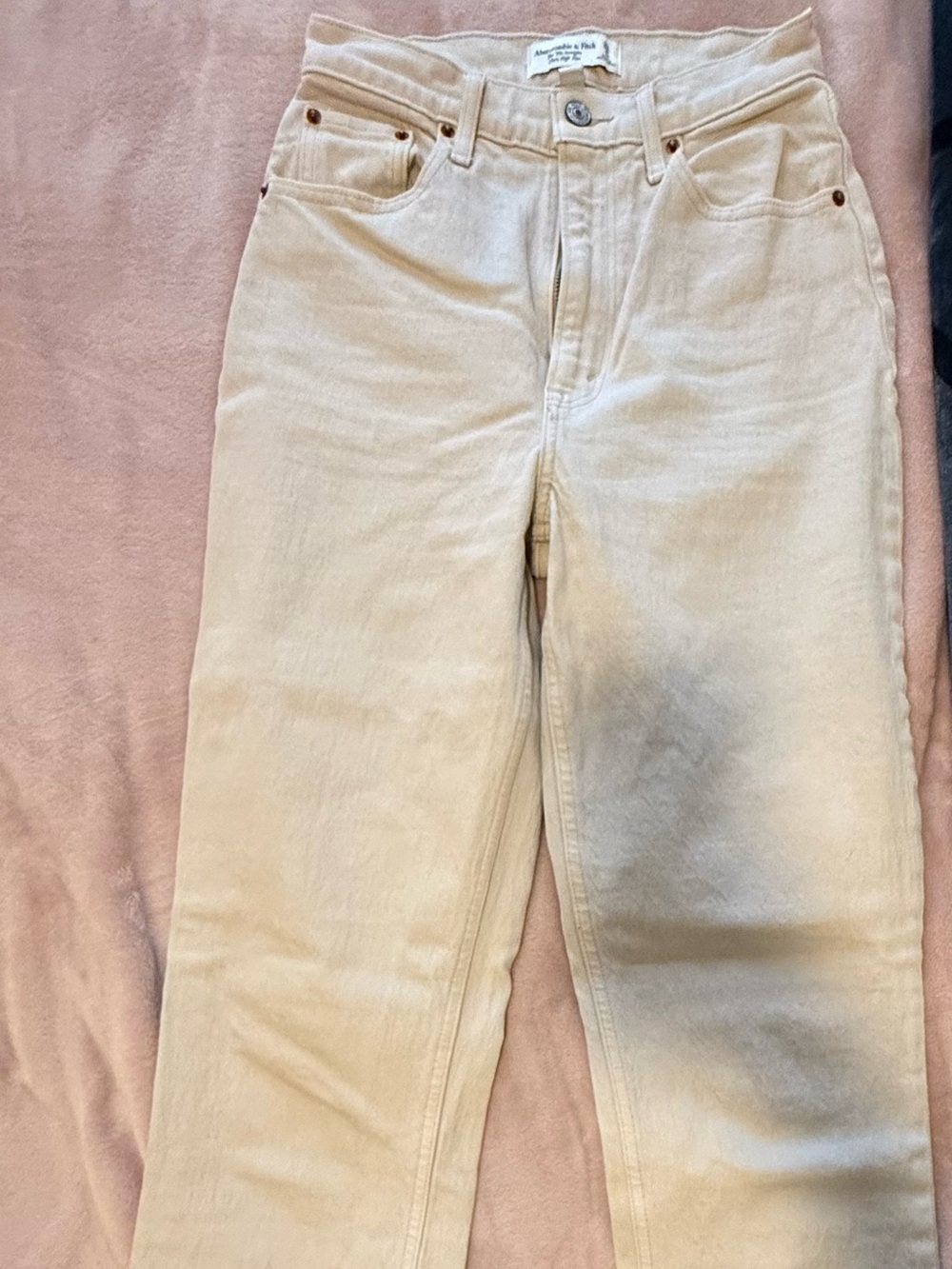 Abercrombie & Fitch Curve Love 90s Straight Ultra High Rise Jeans in Cream